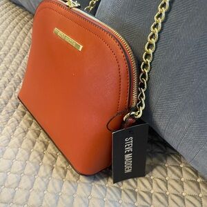 New Steve Madden Coral color Crossbody Bag with Gold Chain and Sleek Design